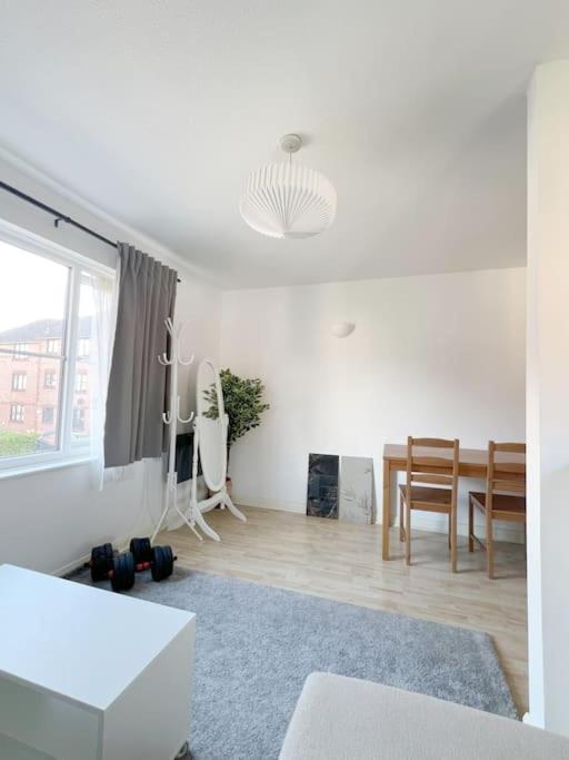 Colliers Wood 1 Bed South London Short Stay Mitcham Exterior photo