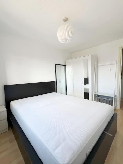 Colliers Wood 1 Bed South London Short Stay Mitcham Exterior photo