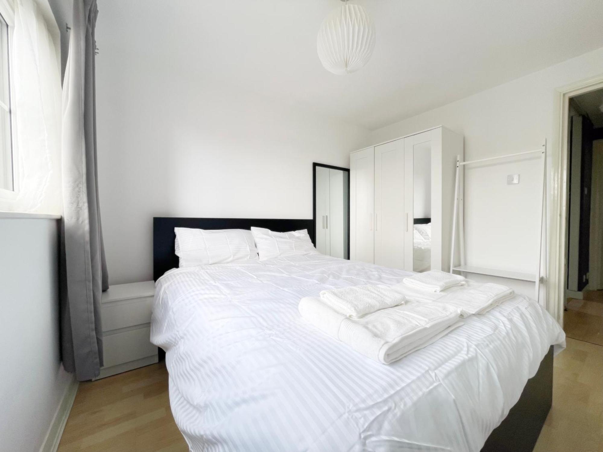 Colliers Wood 1 Bed South London Short Stay Mitcham Exterior photo